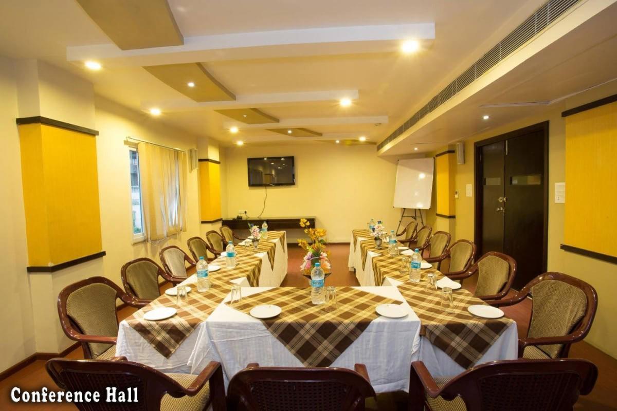 Gold Leaf Hotel Udaipur Bagian luar foto