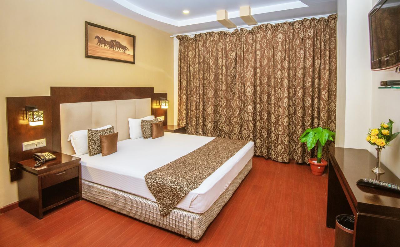 Gold Leaf Hotel Udaipur Bagian luar foto
