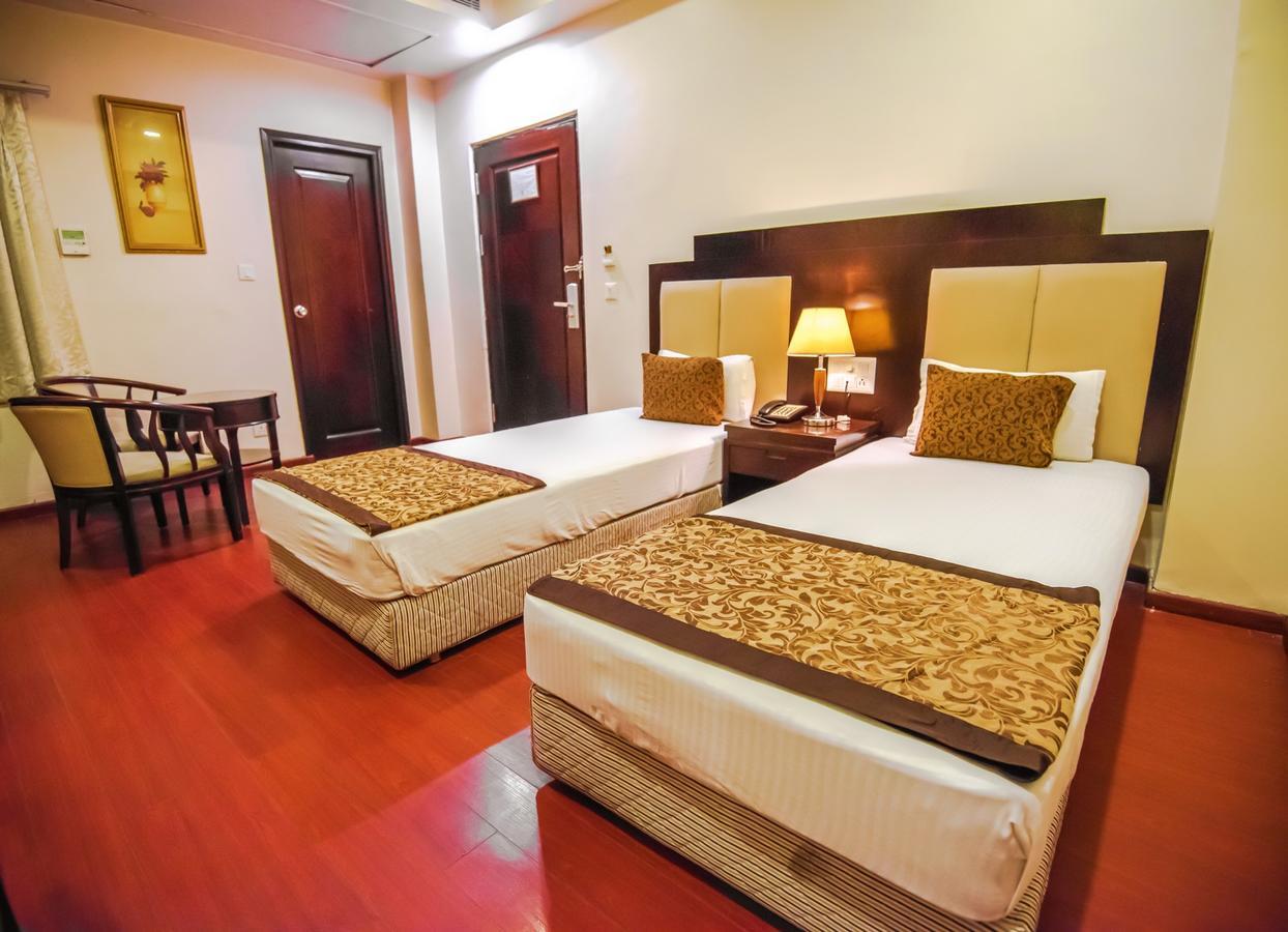 Gold Leaf Hotel Udaipur Bagian luar foto