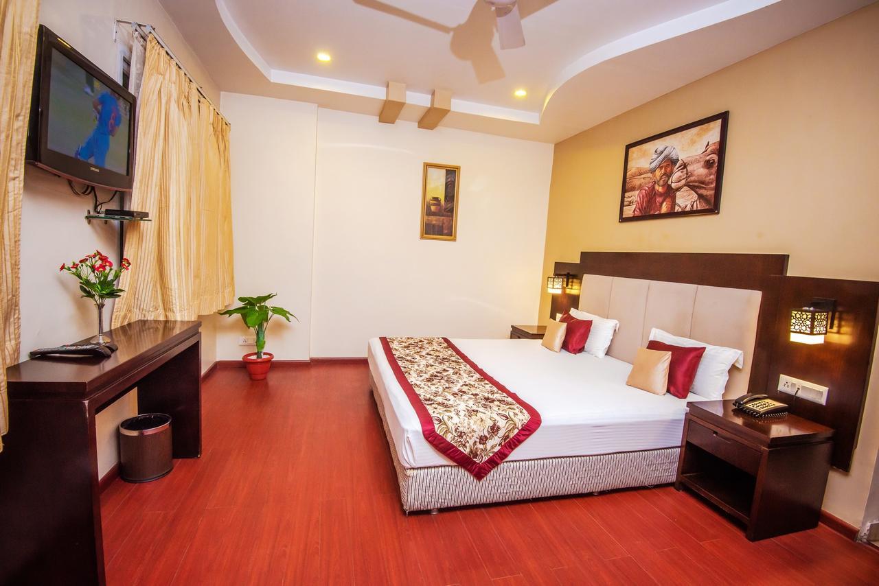Gold Leaf Hotel Udaipur Bagian luar foto