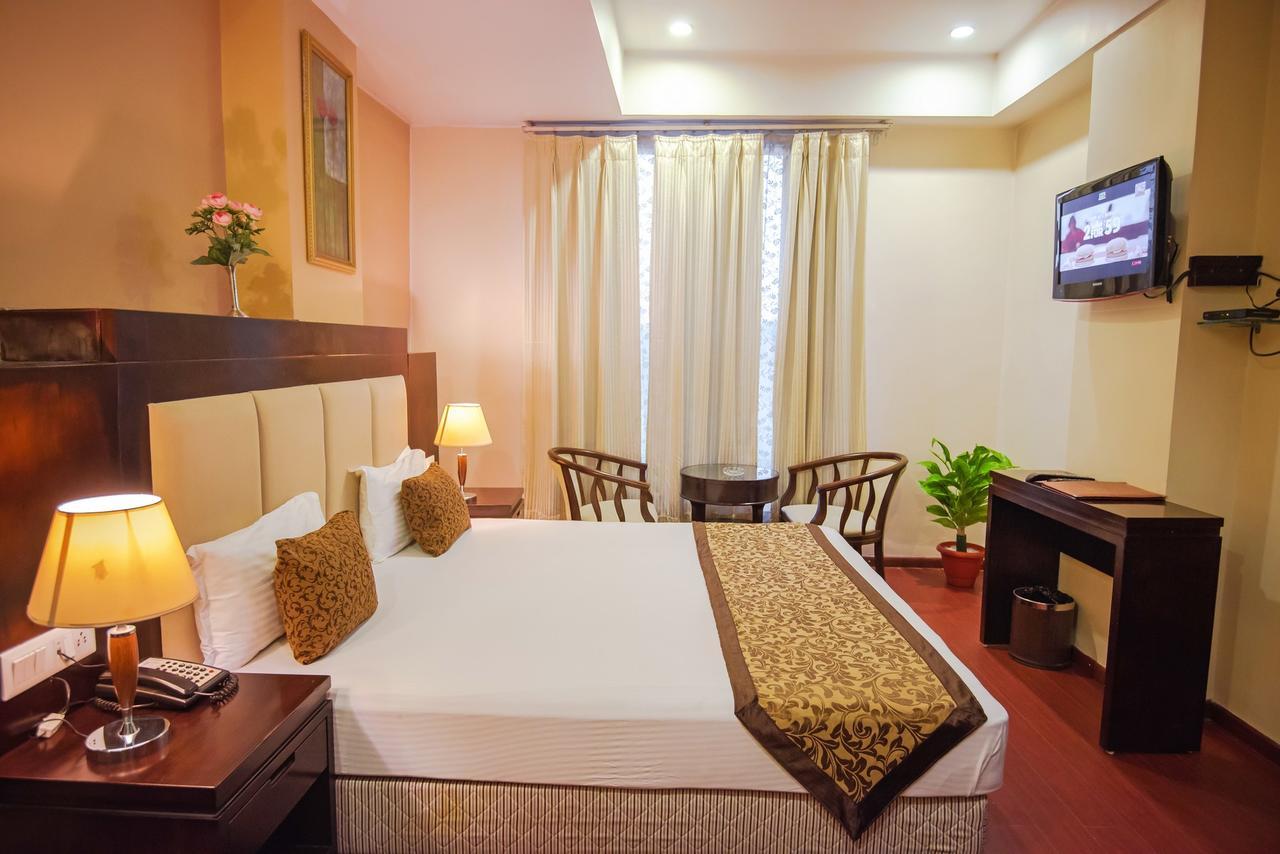 Gold Leaf Hotel Udaipur Bagian luar foto