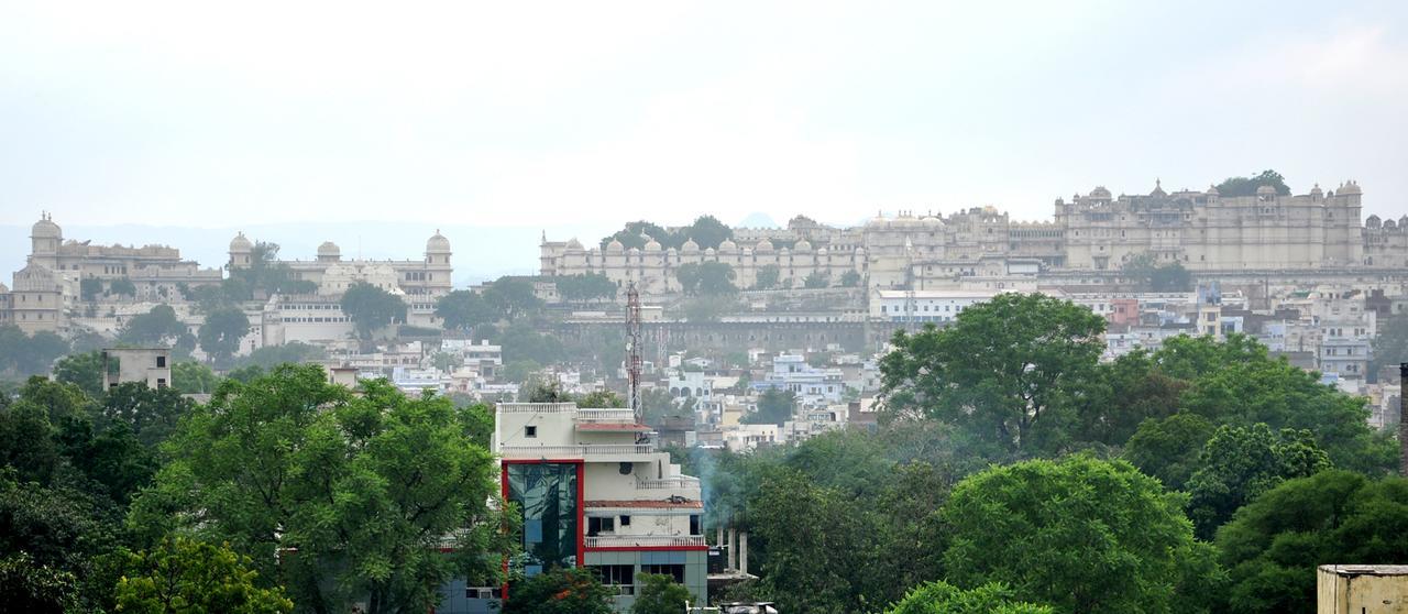 Gold Leaf Hotel Udaipur Bagian luar foto
